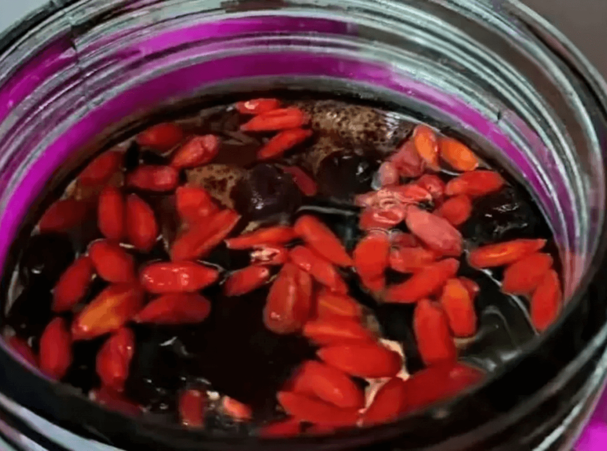 Common Methods and Notes for Chenpi and Goji Berry Infused Liquor